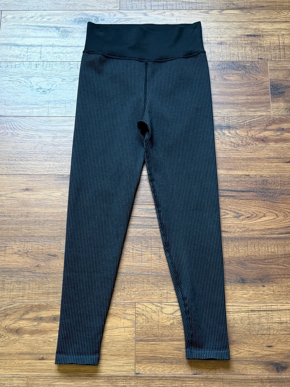 OFFLINE by Aerie Women’s High Rise Seamless Ribbed Black 7/8 Legging Size Medium